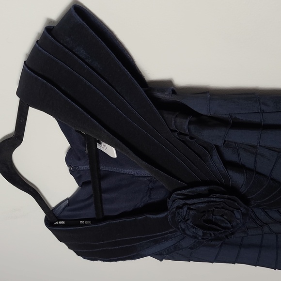 TADASHI SHOJI Midnight Blue Pleated Layered Tiered Ruffle 3D Flower Size 6 - Picture 8 of 14